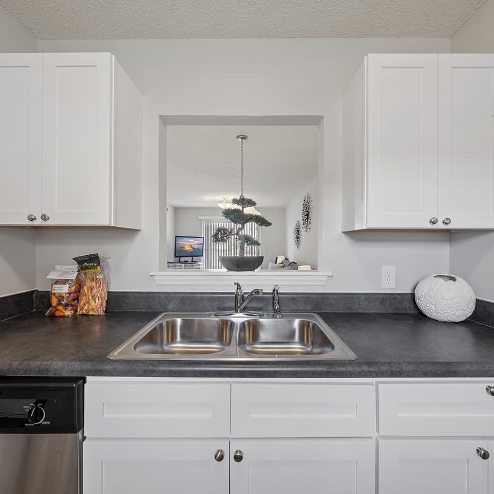 Kitchen-02-Seahawk-Retreat-Wilmington-01-1