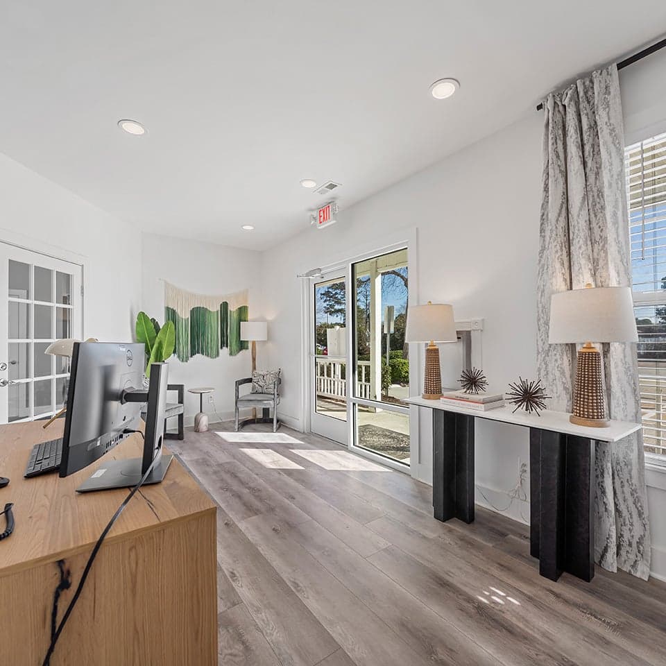 Leasing-Office-06-Seahawk-Retreat-Wilmington-01-1