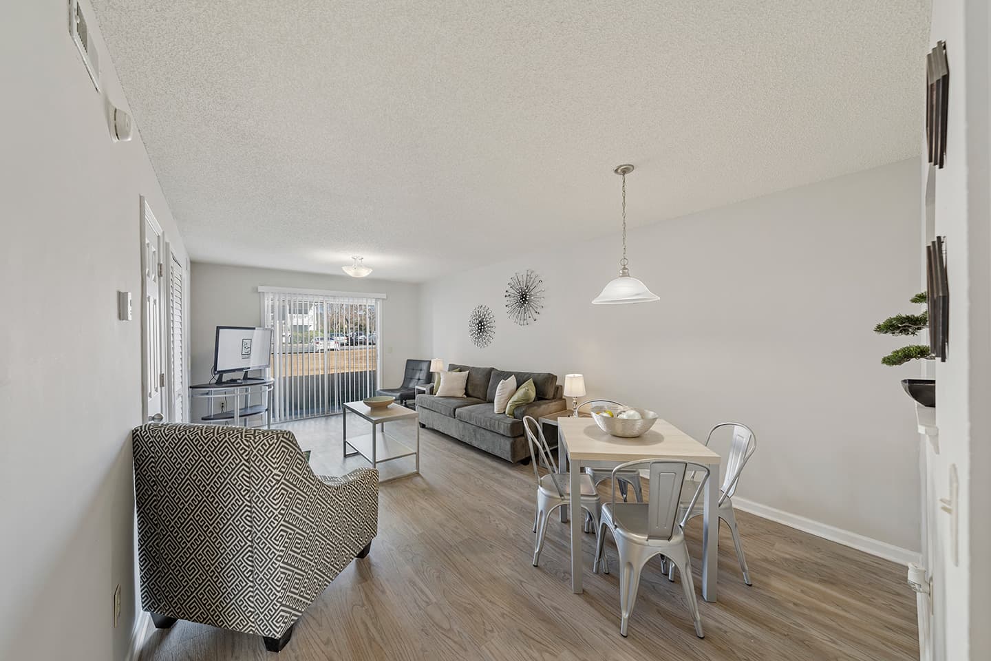 Living-Room-03-Seahawk-Retreat-Wilmington-01-1